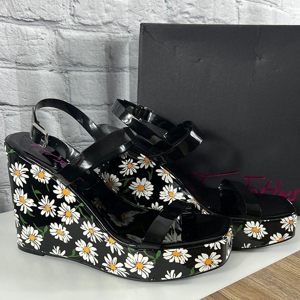 Betsey Johnson Black Patent Daisy Print Wedge Sandals - Picture 3 of 9